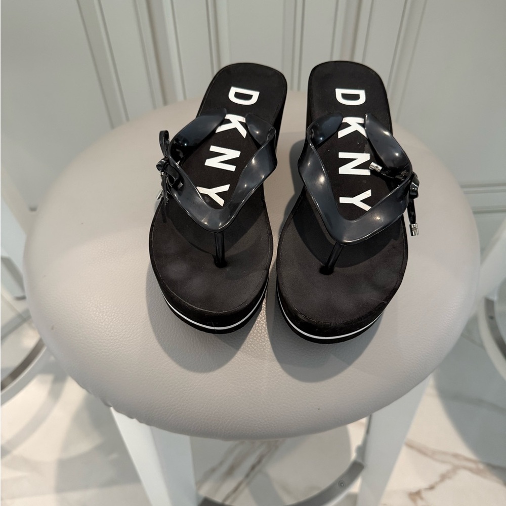 DKNY Black Flip Flop Sandals